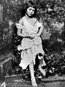 Alice Liddell, Freundin von Lewis Carroll, hier als Bettelmädchen, Foto von Carroll 1865 von Charles Lutwidge (1832 98) Dodgson