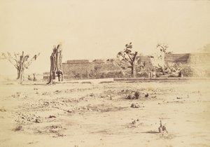 Karge Landschaft mit einer unbekannten Festung, Delhi von Charles Moravia