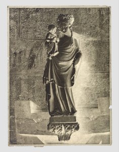 Skulptur von Maria mit Kind an der Notre-Dame, Paris