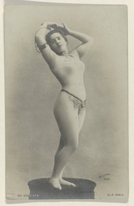 Porträt einer spärlich bekleideten unbekannten Tänzerin auf einem Programm für ein Konzert, Werbung für Comptoir Photographique de l