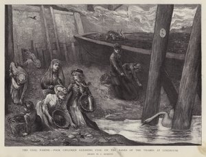 Arme Kinder sammeln Kohlenstücke von den Ufern der Themse in Limehouse, London von Charles Ricketts
