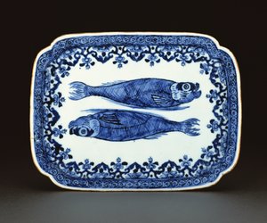 Blau-weiße Exportporzellanschale mit Fischbemalung