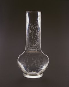 Flasche graviert mit Bambus, Lingzhi-Pilzen und Felsen, Qianlong-Marke und -Periode, 1736-95 (Glas)