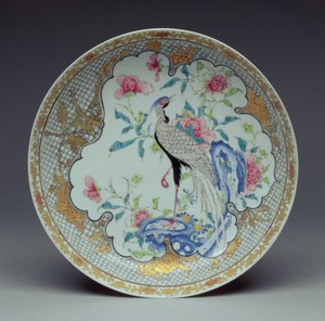 Schale bemalt mit einem langschwänzigen Vogel, Felsen und Blumen, Yongzheng-Periode, 1725-35 von Chinese School