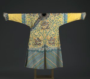 Kaiserrobe mit Knöpfen