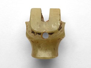 Anhänger in Form eines Rinderkopfes, überarbeitet, ca. 1100-1000 v. Chr. von Chinese School