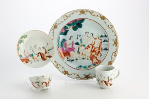 Teller, Teeschale, Kaffeetasse und Untertasse mit Darstellungen des Urteils des Paris dekoriert