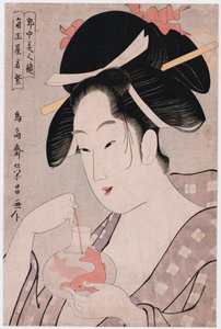 Brustporträt der Kurtisane Wakamurasaki von Tsunotamaya, die mit Goldfischen in Glasbehältern spielt, vor einem graublauen Hintergrund, aus der Serie "Vergleich der Schönheiten in den lizenzierten Vierteln" von Chokosai Eisho