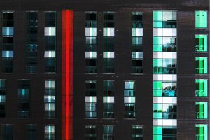 Rote Linie Grünes Licht von Chris Hamilton