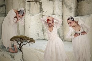Ätherische Frauen in Weiß