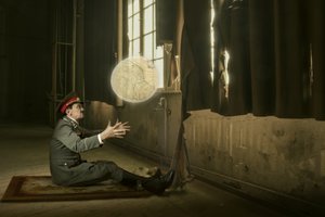 Militärmann in zersplitterter Welt