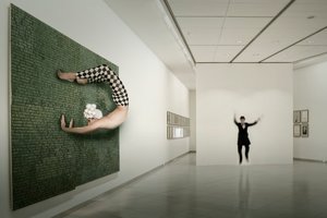 Surrealer Museumsdarsteller