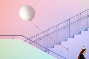 Surreale Pastelltreppe von Christine von Diepenbroek