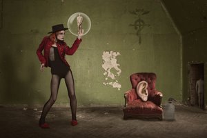 Surrealer Frauen-Bubble von Christine von Diepenbroek