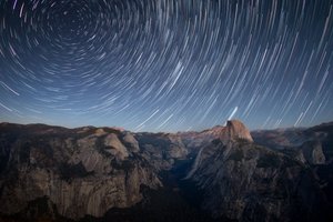 Sternenspuren über Half Dome