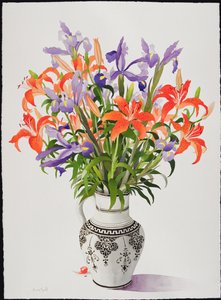 Blumen in einem schwarz-weißen Krug