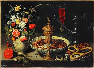 Tisch mit Krug, Blumen, Trockenfrüchten