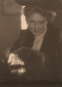 Mädchen mit Muff von Clarence H. White