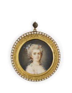 Comtesse Diane de Polignac in weißem Dekolleté-Kleid, Blumen und pfefferminzgrünes Band im hochgesteckten, gepuderten Haar, mit Perlenkette und Ohrringen von Claude Jean Baptiste (attr. to) Hoin