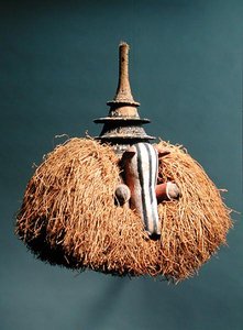 Zoomorphe Maske (Holz & Faser) von Congolese