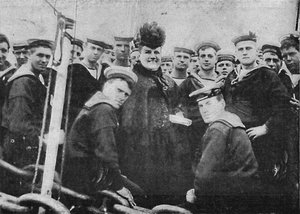 Die Mutter der Marine verabschiedet die Jungen nach China, 1900 von Cribb