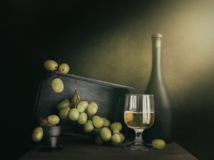 Weißwein und Trauben