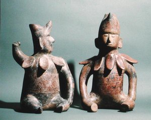 Zwei Statuetten aus Colima, Mexiko, 300 v. Chr. - 500 n. Chr.