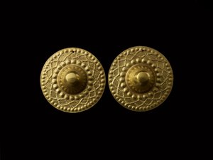 Paar konische Ohrringe, 800-1500 n. Chr. von Culture Nariño