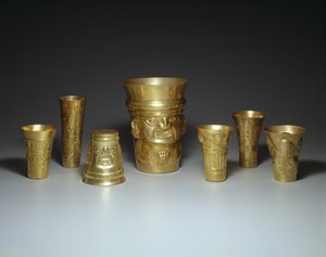 Becher, 900-1100 (Gold)