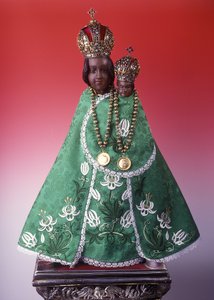Statuette der Jungfrau Maria von Svatá Hora (Holz, Metall und Stoff) von Czech School