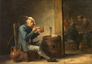 Bauer raucht in einem Innenraum