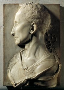 Profil eines Laure-Mannes, einst bekannt als Julius Caesar. Marmorskulptur, zugeschrieben Desiderio Settignano (1428-1464). 15. Jahrhundert. Louvre Museum, Paris