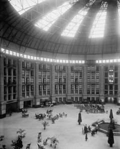 Atrium des neuen West Baden Springs Hotels, West Baden Springs, Indiana, ca. 1900-15 von Detroit Publishing Co.