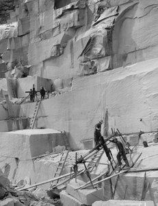 Kanalisation, ein Granitsteinbruch in Neuengland, um 1908 (s/w Foto) von Detroit Publishing Co.