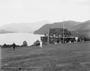Lake Placid und Whiteface Mountain vom Stevens House, Adirondack Mountains, N.Y., ca. 1909 von Detroit Publishing Co.