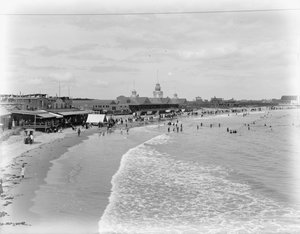 Narragansett Beach und Pier, Rhode Island, ca. 1899 (s/w Foto) von Detroit Publishing Co.
