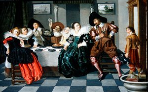Elegante Gesellschaft an einem Tisch in einem Innenraum