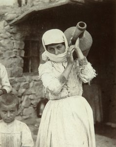 Armenisches Landmädchen, Jerewan (s/w Foto)