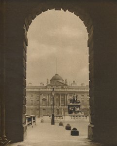 Ein flüchtiger Blick auf Somerset House vom Strand von Donald McLeish