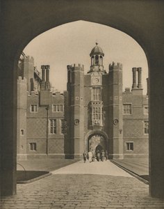 Base Court, der erste Innenhof von Wolseys Palast, um 1935 von Donald McLeish