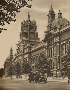 Fassade des Victoria and Albert Museums in der Cromwell Road