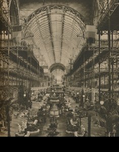 Große Halle mit ihren klusternden Balken und ornamentalem Wasser, ca. 1935