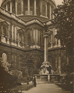 Denkmal im St. Pauls Kirchhof des von den Rundköpfen zerstörten Kreuzes, ca. 1935