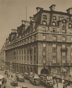 Das Ritz auf dem Gelände der Hotels vieler Generationen, ca. 1935 von Donald McLeish