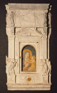 Tabernakel des Sakraments der Eucharistie, oder Ciborium, von Donatello, mit Fragment eines Freskos aus dem 14. Jahrhundert, das Madonna des Fiebers darstellt, Museum des Schatzes des Petersdoms, Rom, Vatikanstadt von Donatello
