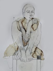 Nachdenkliche sitzende Figur