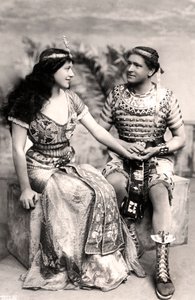 Ruth Vicent 1877-1955 und Roland Cunningham in einer Szene aus Amasis, frühes 20. Jahrhundert