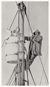 Kommandant Frank Wild (1873-1939) am Mastkopf, während der Endurance-Expedition in die Antarktis, 1914-1916