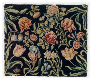 Paravent mit floralen Wandteppich-Paneelen, hergestellt in Holland oder möglicherweise Soho, England von Dutch School