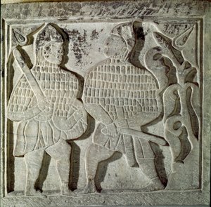 Seldschukische Kunst: Flachrelief darstellend zwei Krieger. Aus Konya, Türkei. 13. Jahrhundert. Türkisches Islamisches Kunstmuseum, Istanbul